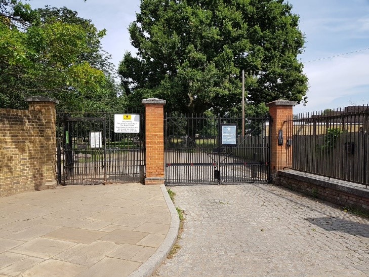 Figure 92 Entrance to Bushy Park to south of High Street