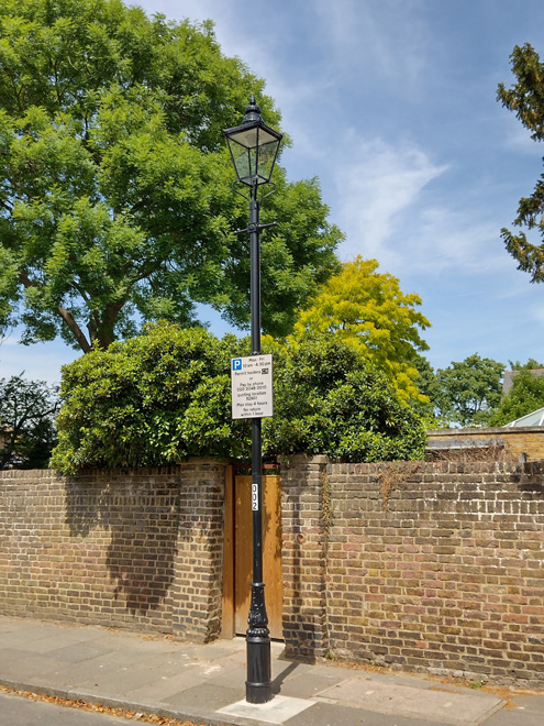 Figure 46: Example of a typical lamppost along Trafalgar Road