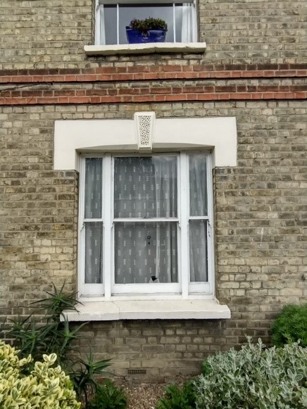 Figure 85 Tripartite sash window