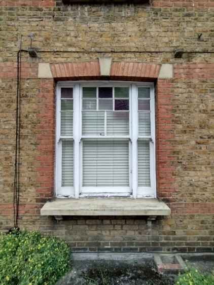 Figure 88 Tripartite sash window with stained glass