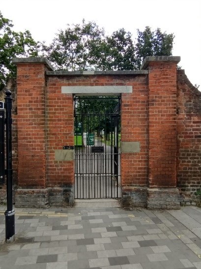 Figure 93 Entrance to Bushy Park to north of High Street