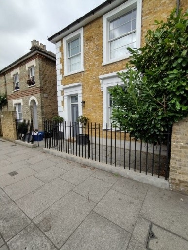 Figure 94 Boundary railings 91 High Street