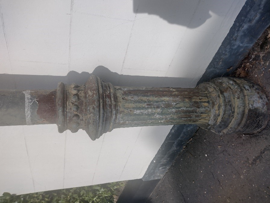 Figure 93 Streetlight column on Ferry Road