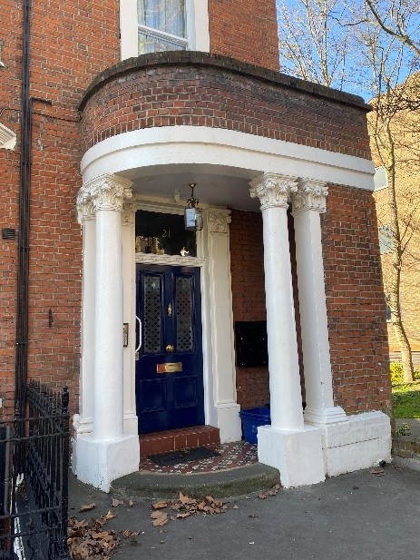 Figure 44 Unusual curved entrance to 21 Petersham Road