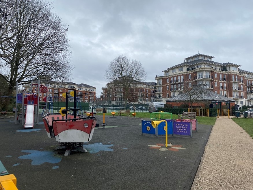 Figure 218 Playground in Cambridge Gardens