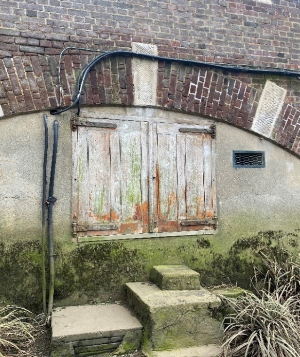 Figure 191 Shutter details under Richmond bridge