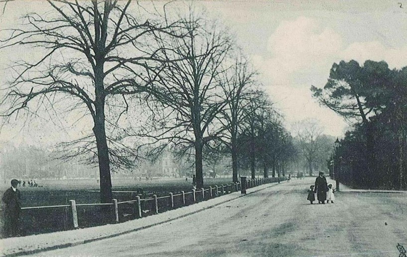 Figure 13 View along The Green in gront of Pembroke Villas, c.1900s