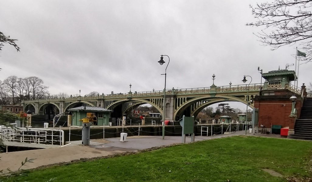 Figure 48 Richmond Lock footbridge