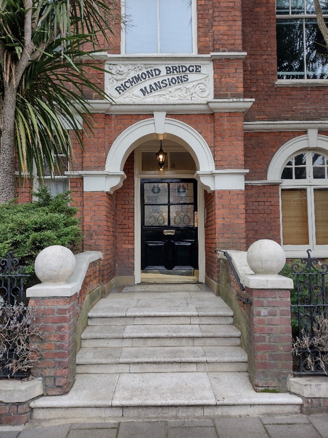 Figure 40 Richmond Bridge Mansions entrance