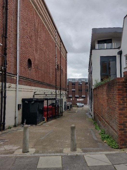 Figure 19 Passageway between Ormond and Wakefield Roads