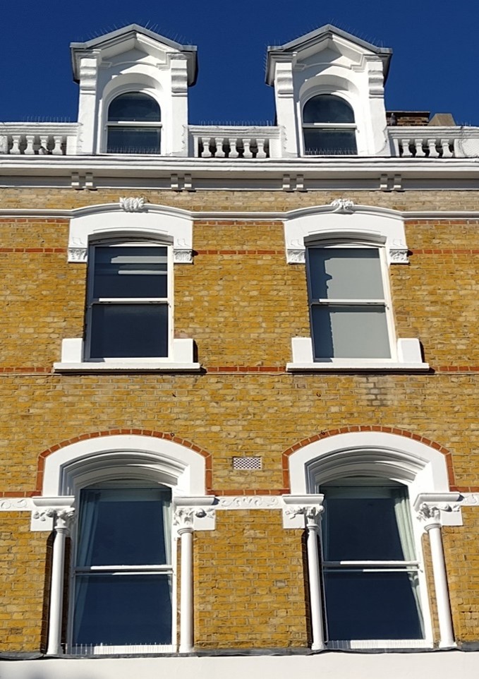Decorative window surrounds, The Quadrant