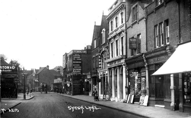 Figure 12: View looking north to the level crossing with nos.39 - 45 Sheen Lane on the right (c.1920)