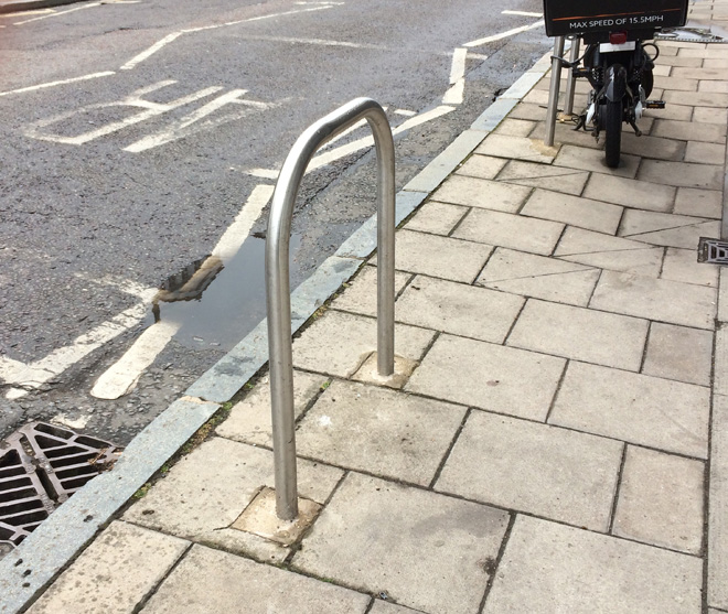 Figure 75: Example of a Sheffield stand found along Sheen Lane