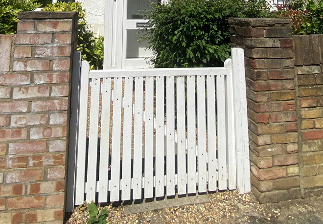 Figure 19 Traditional gate example at 98 Connaught Road