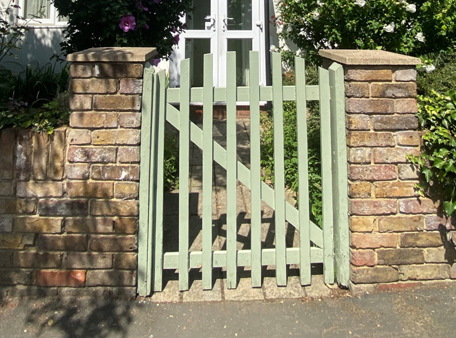 Figure 20 Traditional gate example at 100 Connaught Road