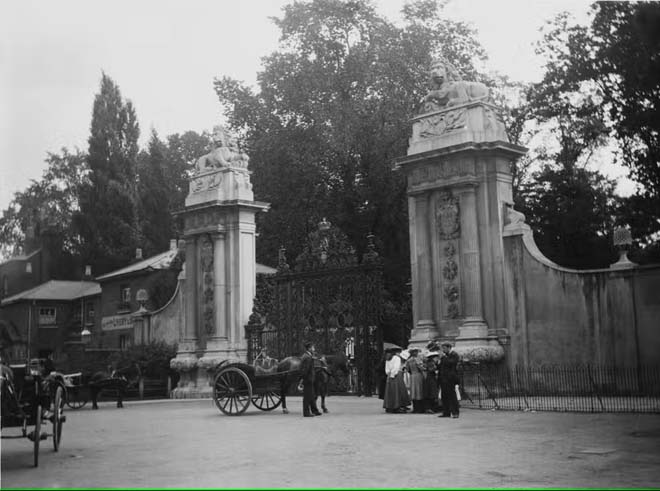 Fig. 54 Lion Gate in 1895. Montifraulo Collection.