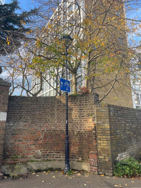 Fig. 70: More decorative lamp posts can be found along Holly Road
