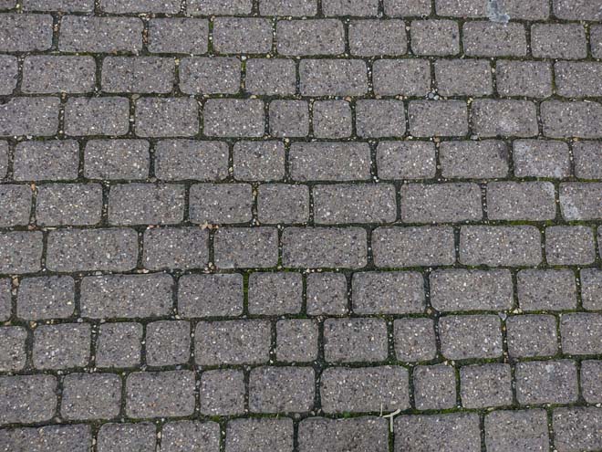 Fig. 128: Simple brick and setts are common landscaping treatments to the character area
