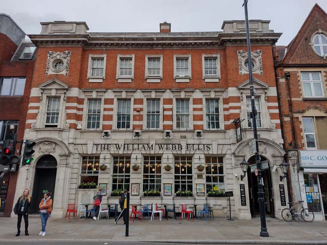 Fig. 166: The former post office stands out as a unique building amongst the shops and parades