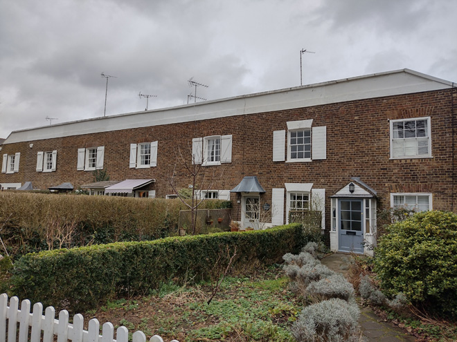 Fig. 36: Some houses toward the middle have deep and well maintained front gardens