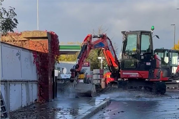 Thames Water urged to take action to address burst main at Manor Circus