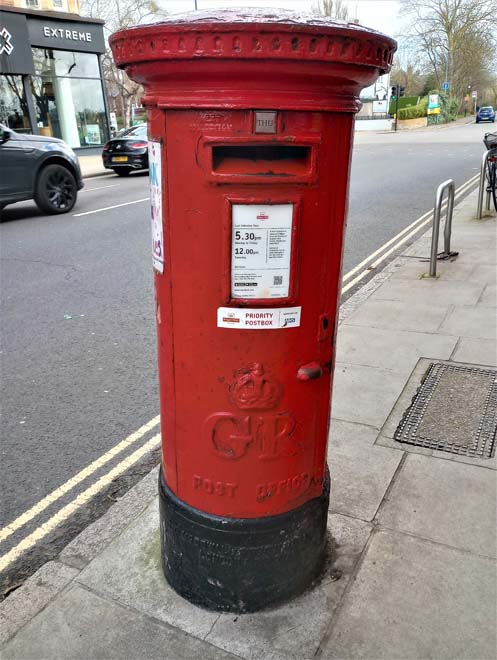 Figure 122: George V Letter Box outside no.96 Church Road, an example of several surviving historic letterboxes across the Conservation Area