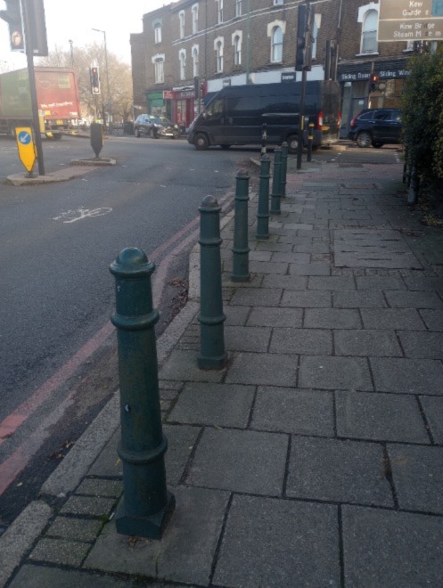 Figure 64: Example of bollards in Kew Road