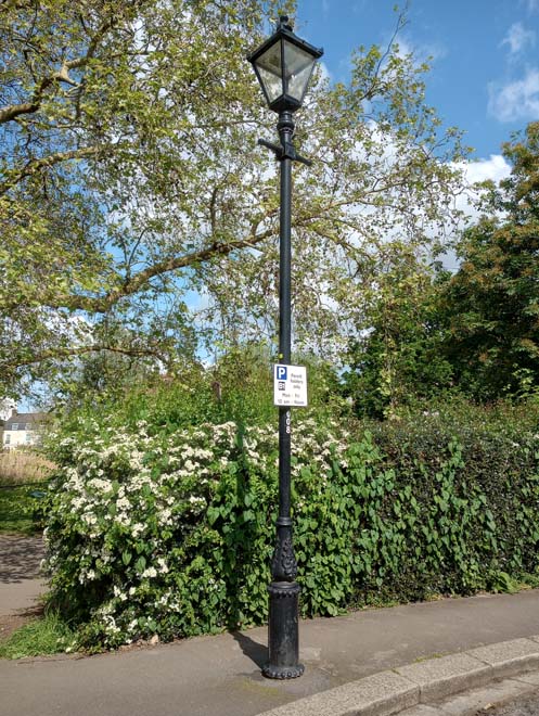 Figure 203: Example of a heritage-style lamppost on The Crescent