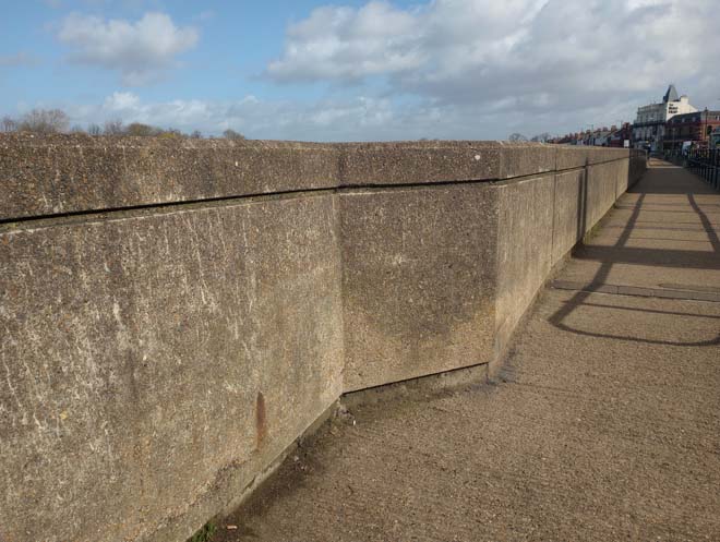 Figure 49: The flood wall on The Terrace