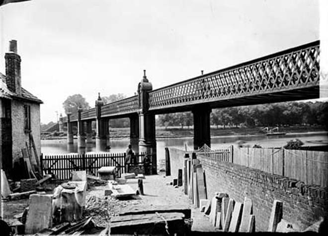 Figure 18: Kew Railway Bridge in 1870