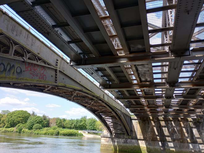 Figure 26: The underside of Barnes Bridge, clearly showing the two separate structures: the original 1849 bridge on the left and the 1890s bridge on the right